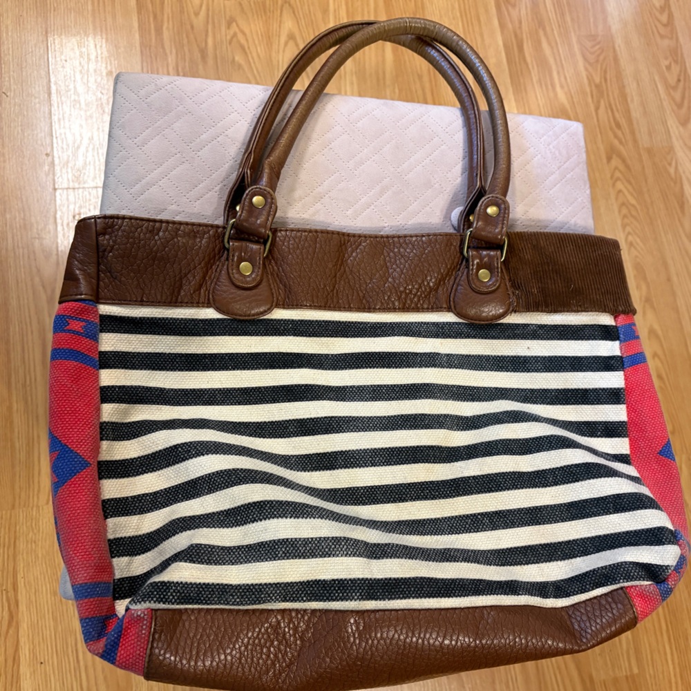 Billabong Patterned Red & Blue & White Tote Bag with Brown trim - Picture 5 of 11
